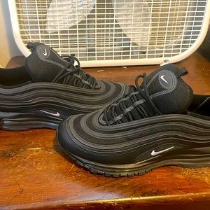 Air maxes 97 size 11 we can talk abt price but i want 140